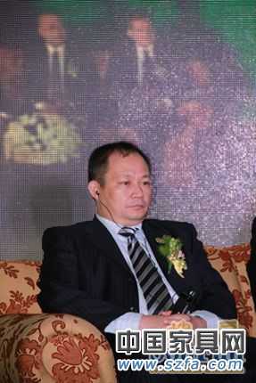 盛家家居董事長(zhǎng)、中國(guó)家具銷售商聯(lián)合會(huì)會(huì)長(zhǎng)曾震宇