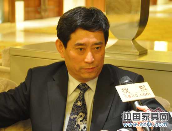 中國(guó)家具協(xié)會(huì)理事長(zhǎng)朱長(zhǎng)嶺 中國(guó)家具協(xié)會(huì)理事長(zhǎng)朱長(zhǎng)嶺