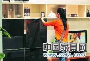 板材和其他材料的結合，成為板式家具設計的一個方向。