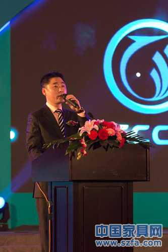 四川省家具進(jìn)出口商會(huì)常務(wù)副會(huì)長(zhǎng)、秘書(shū)長(zhǎng)榮煜偉
