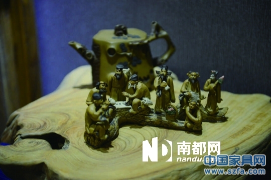 茶桌上的紋路就來自古木本身。