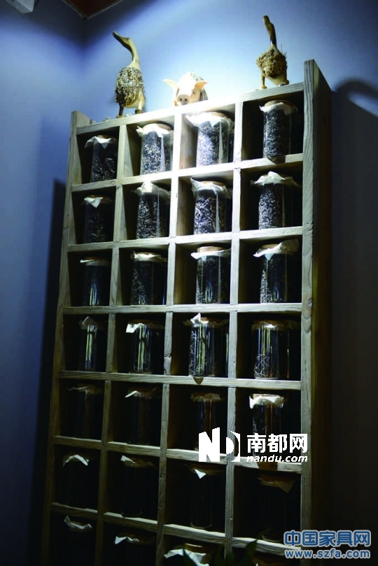 茶桌上的紋路就來自古木本身。