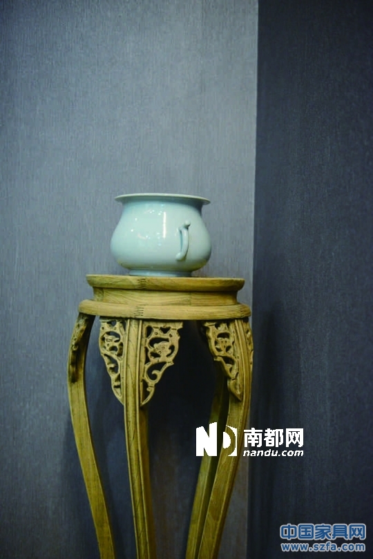茶桌上的紋路就來自古木本身。