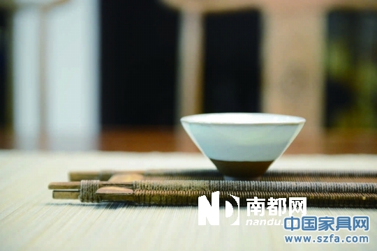 茶桌上的紋路就來自古木本身。