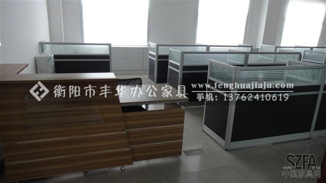 衡陽市豐華辦公家具，專業(yè)做各類辦公屏風，辦公屏風組合