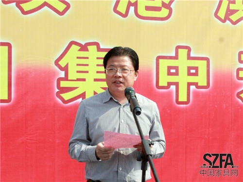 1.縣委副書(shū)記、代縣長(zhǎng)顧國(guó)標(biāo)對(duì)新區(qū)家具產(chǎn)業(yè)發(fā)展成效顯著給予高度肯定
