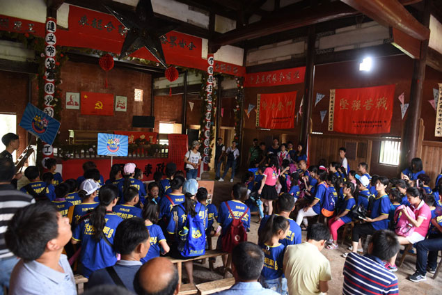 兒童家具-松堡王國(guó)關(guān)愛(ài)留守兒童瑞金行